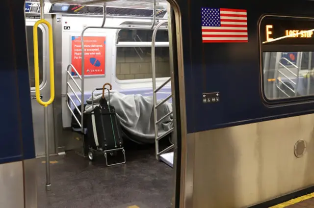 这就是美国梦？纽约州长：纽约因疫情蜗居地铁