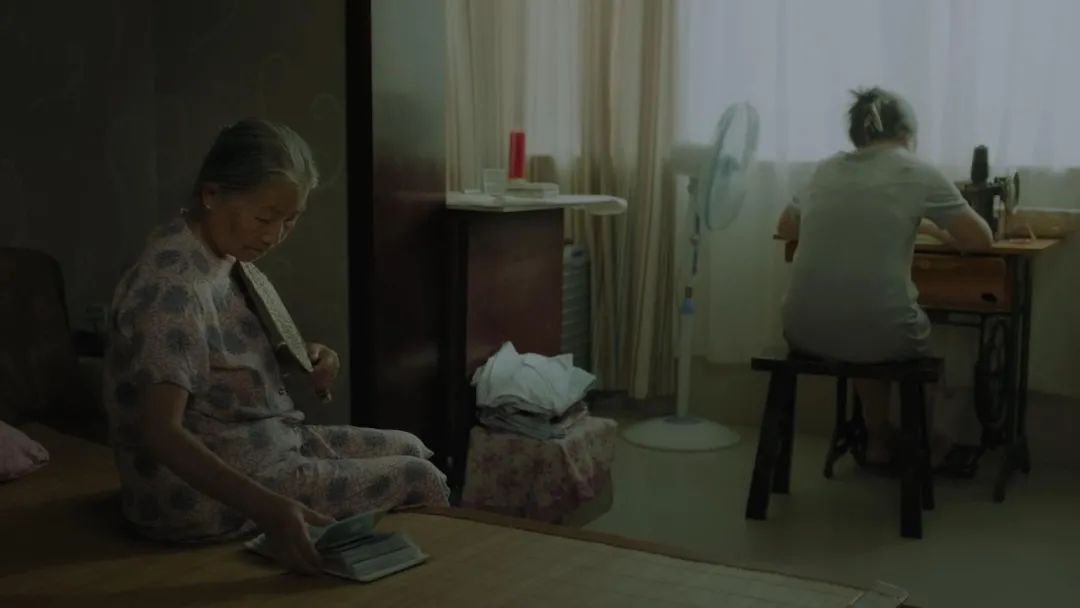 片中演员90%是导演亲戚，一波“虎”操作后，竟