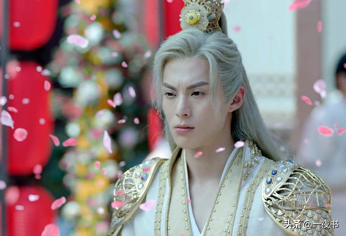 为了救他,不得不答应了罗酆阁阁主的要求,娶了夏侯雪,并且守护她三世