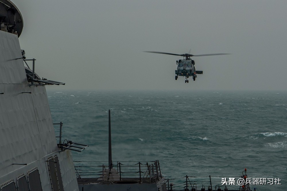 台灣海峽戰鬥警報響起，美軍宙斯盾艦今年第三次穿越，東部戰區海空力量聯合監控