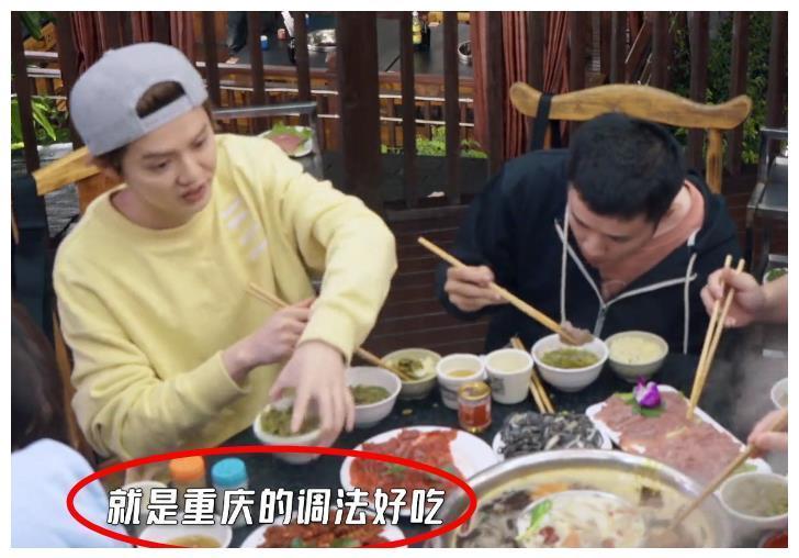 鹿晗只顾打麻将，忘把关晓彤衣服收起来