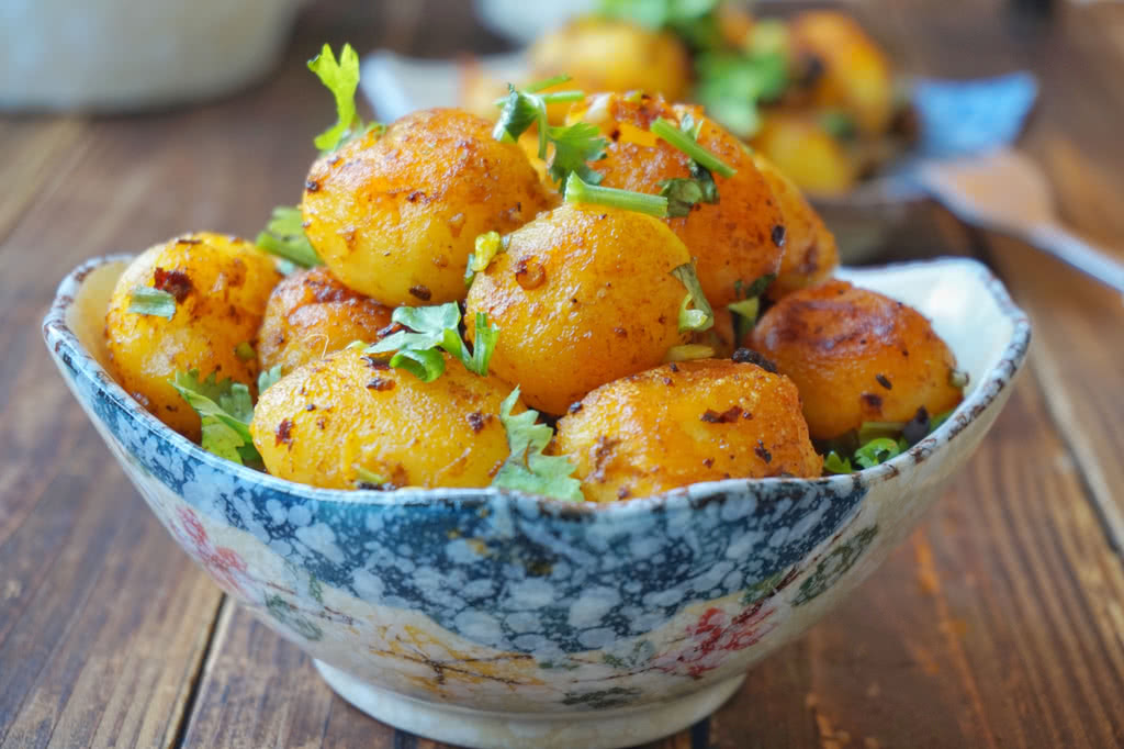 家常蒜香小土豆，香味浓郁，焦黄脆嫩，能当主食又能当菜