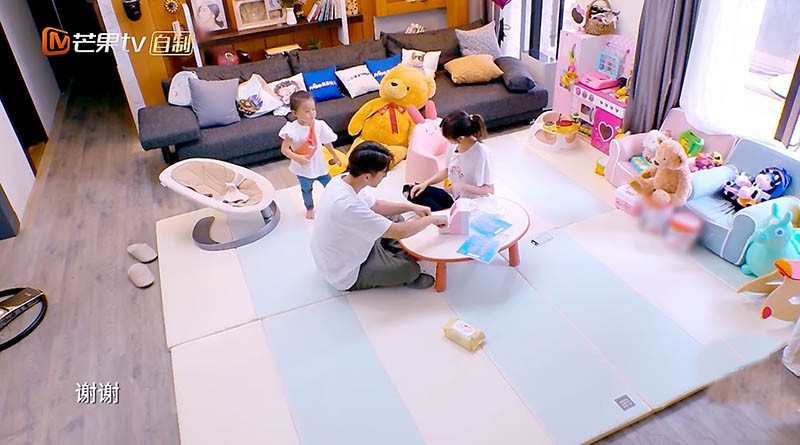 賈靜雯的家，設計時尚又實用，客廳簡直是孩子的天堂
