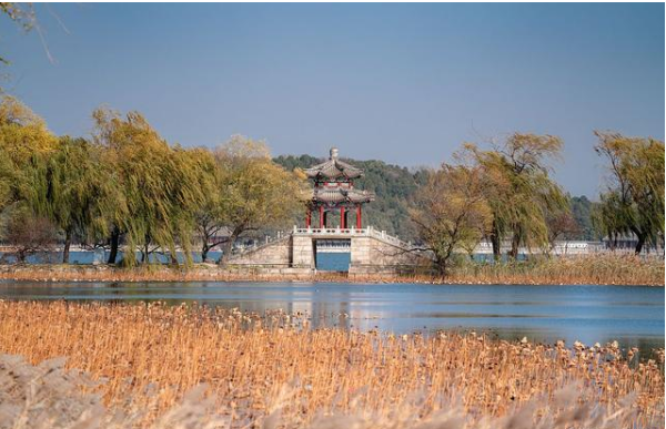 清朝灭亡后，一位皇室奉命守护3件宝物，连溥仪