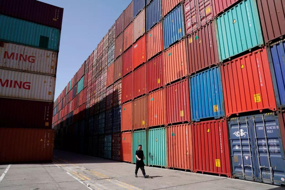 全球集装箱告急，中国加班加点生产集装箱，为何还“一箱难求”？