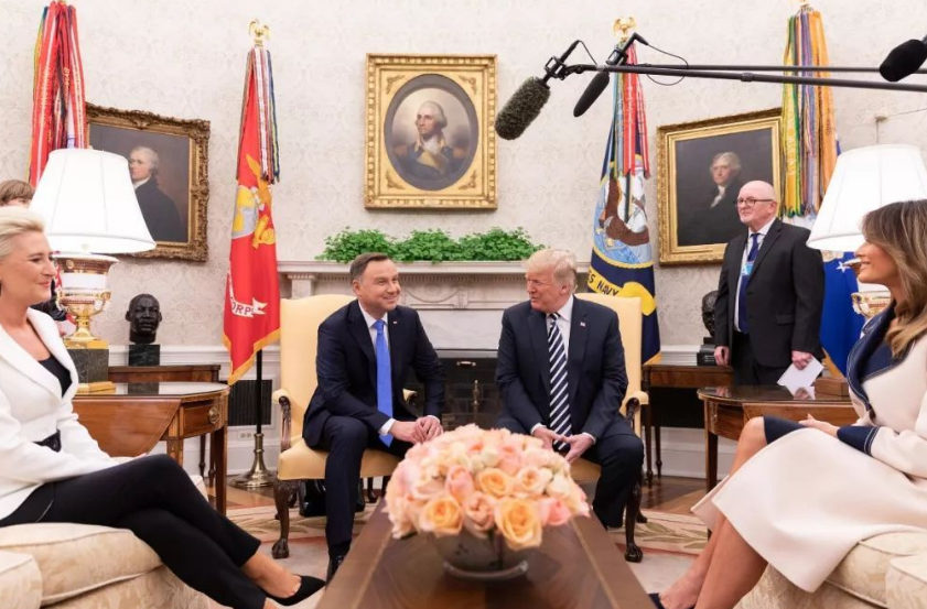 波兰三番五次“挑衅”俄罗斯，为何俄罗斯默不