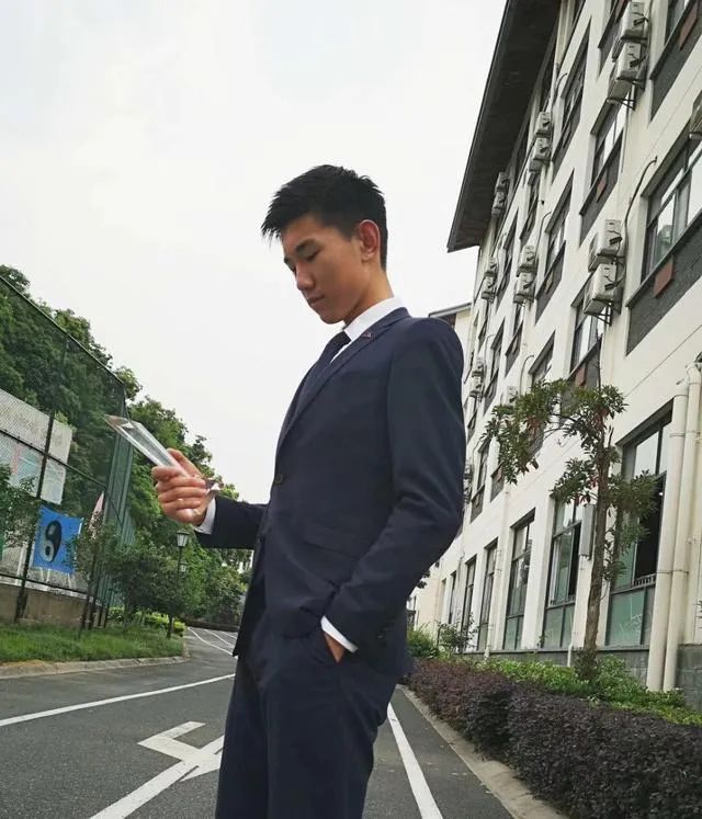 20岁中国学霸在美自杀：那个优秀的孩子，不是我们看到的样子