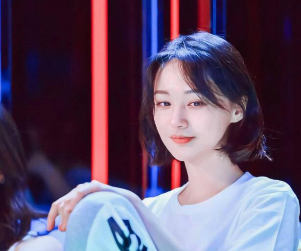 郑爽被封杀前，圈内人曝她还有更大猛料，实名