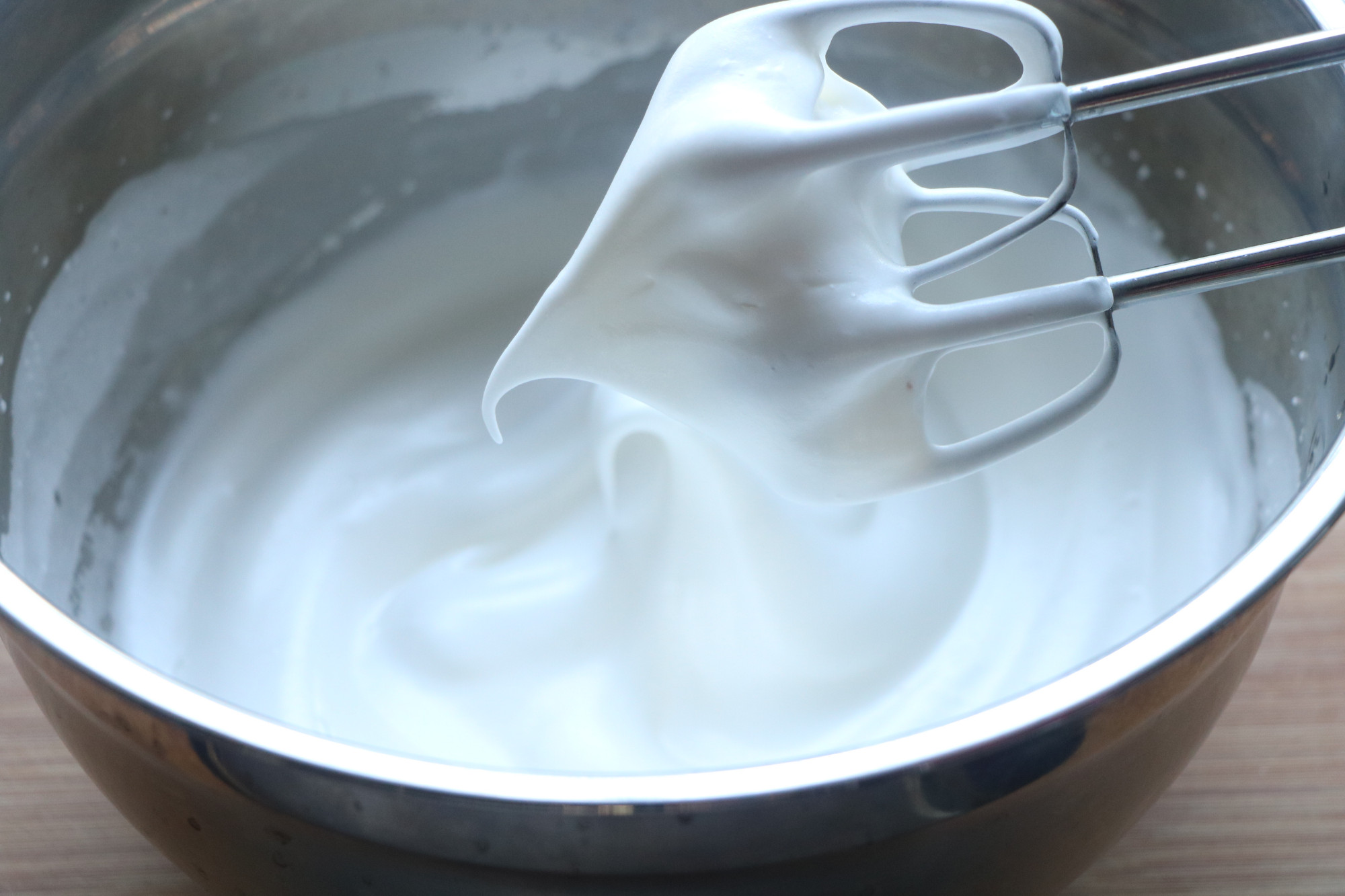 完美的蛋糕卷做法，綿軟細膩不開裂，比甜品店的更加美味又健康