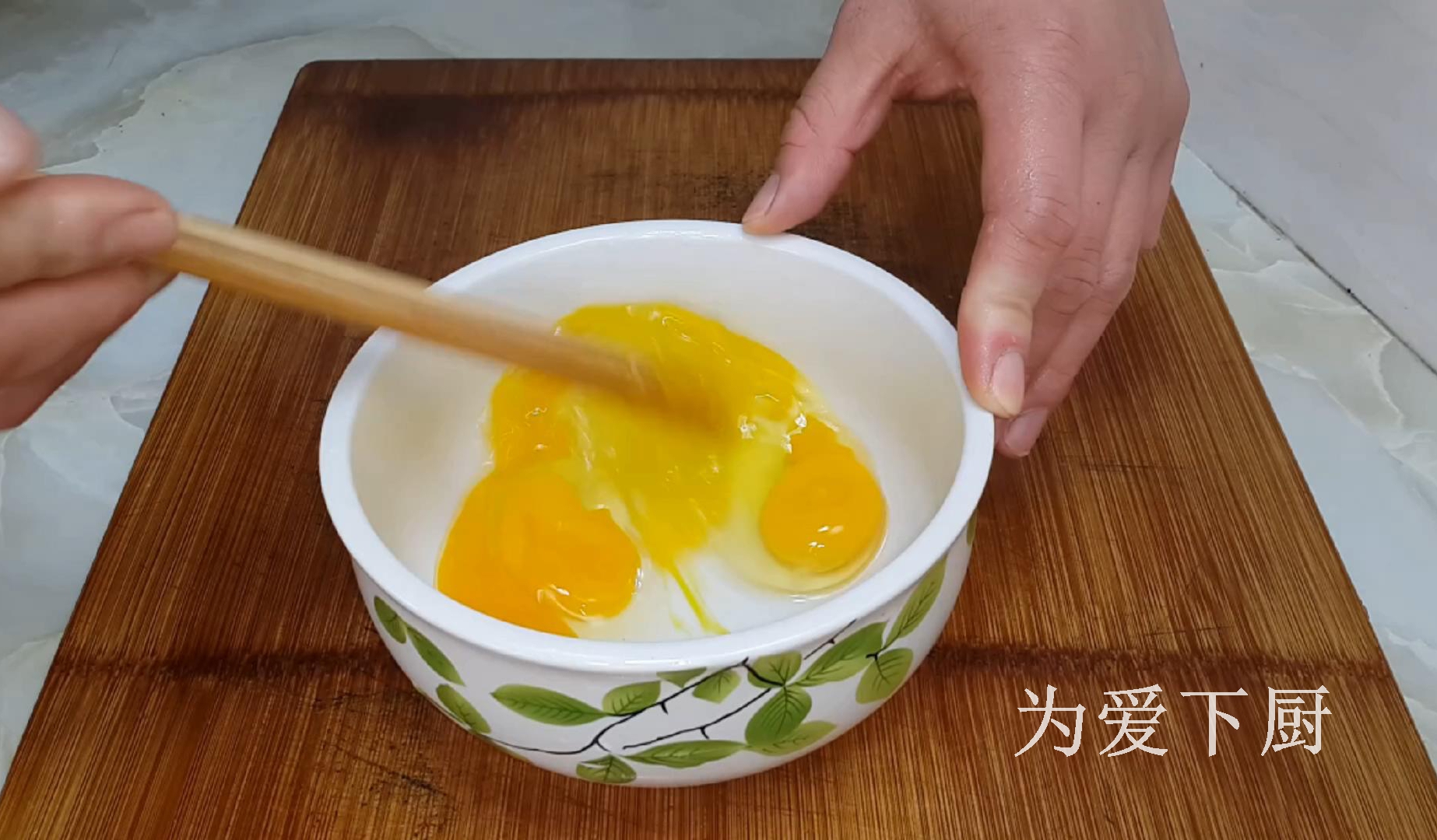 冬天白菜別燉著吃了，鍋裡烙一烙，比包子餃子還香，真的非常好吃