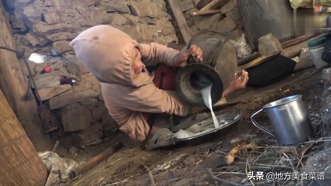 尼泊尔穷人的生活，炒菜用奶油，盐巴像石头，小孩放学回来背牛粪