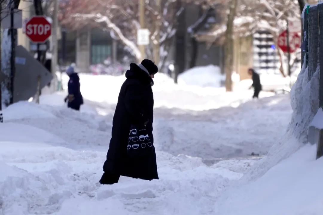 “得州的雪是假雪！是拜登的阴谋！”美国民众已经失智到快魔怔了