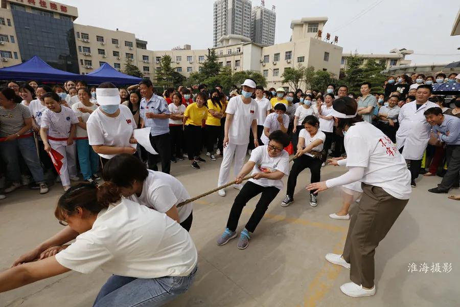 三原县医院庆祝“5.12”国际护士节拔河比赛