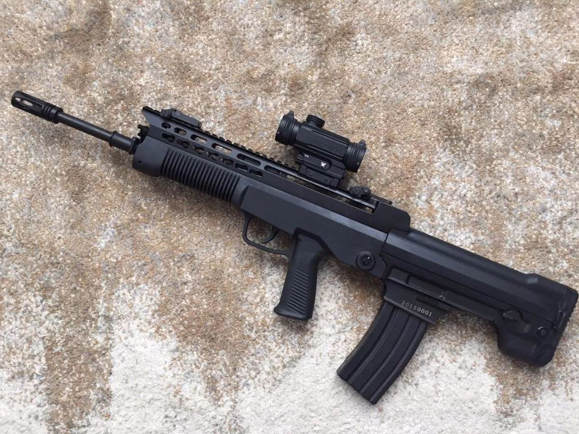 清一色97式步枪，一支如果不是臂章：你可能以为是解放军的军队