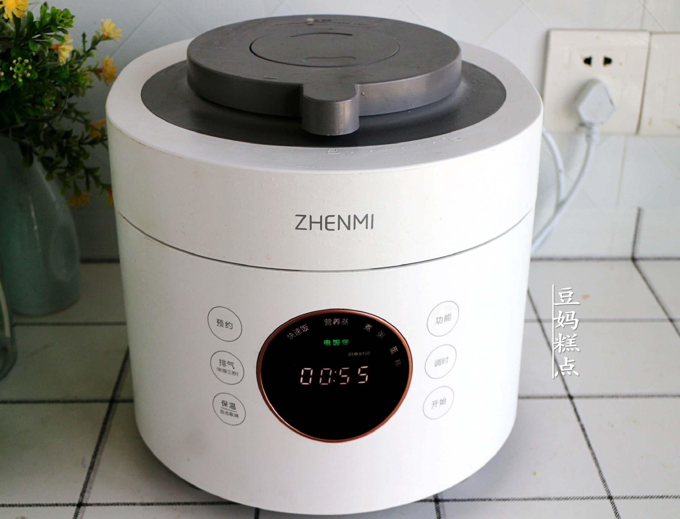 懶得做飯，就這樣燜一鍋好了，有菜有飯適合全家老小