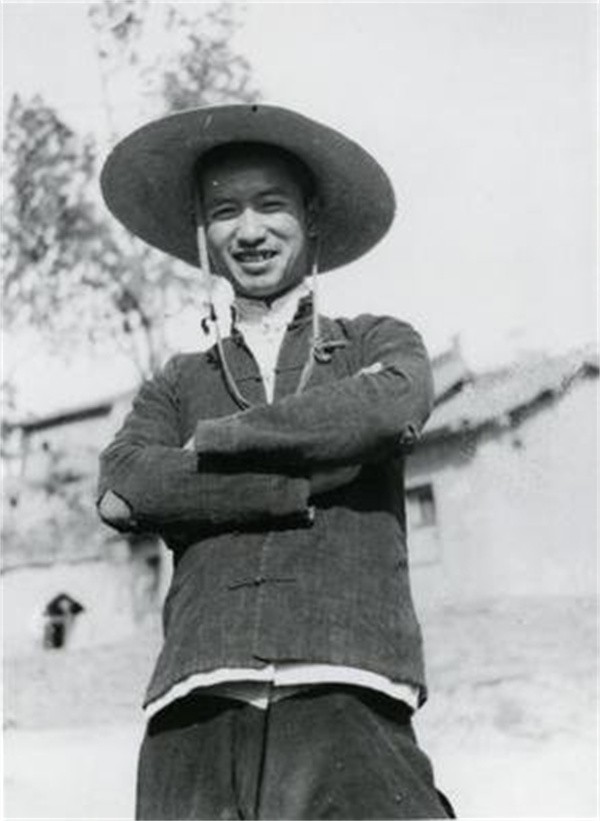 开国中将周希汉，求婚17岁女兵被拒，陈赓出招，当天就张罗了婚礼
