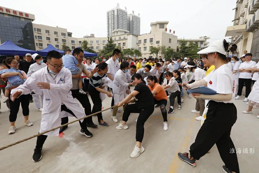 三原县医院庆祝“5.12”国际护士节拔河比赛