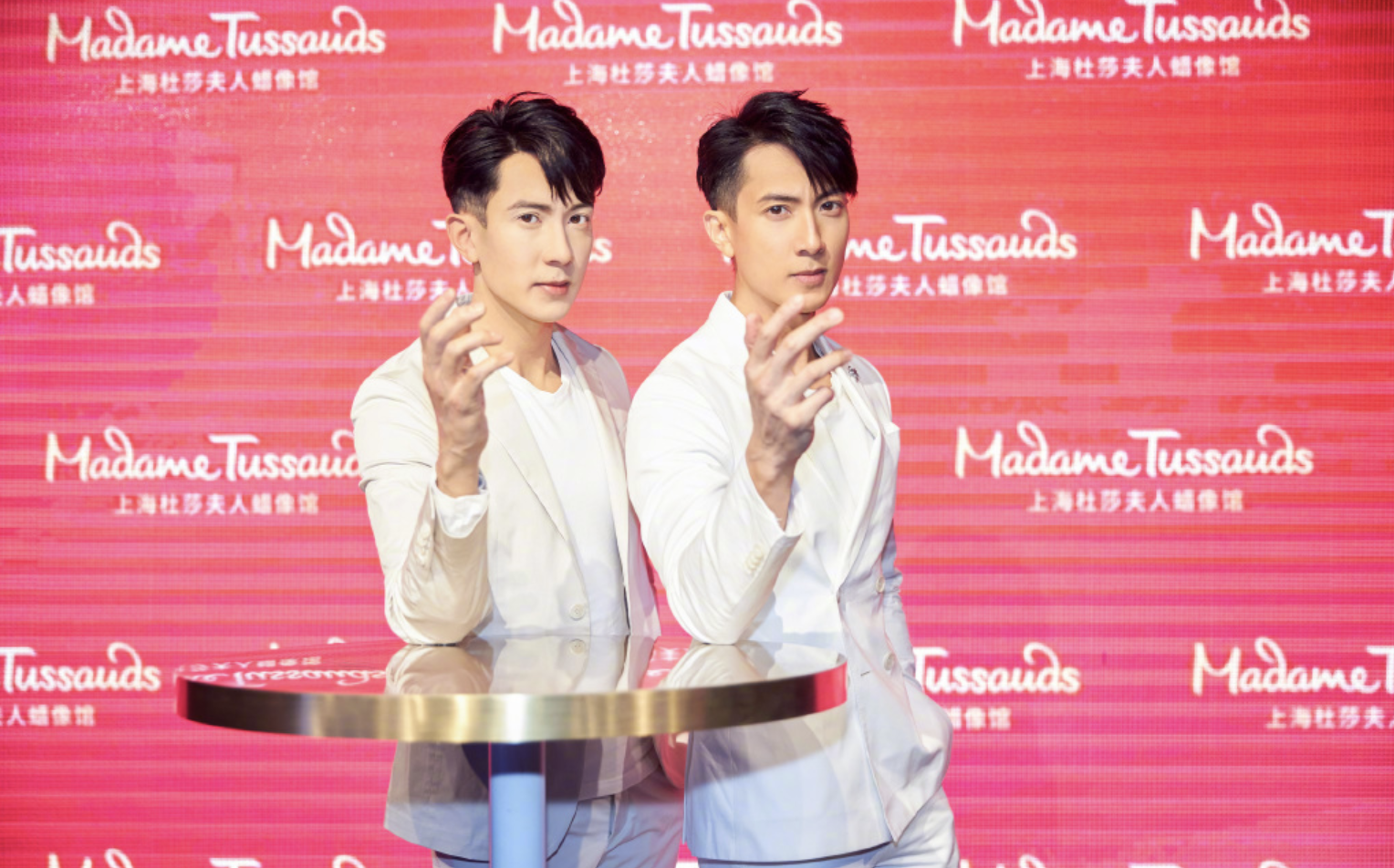 吳尊入駐蠟像館，成館內首尊仿生臂肌蠟像，和自己掰手腕一較高下