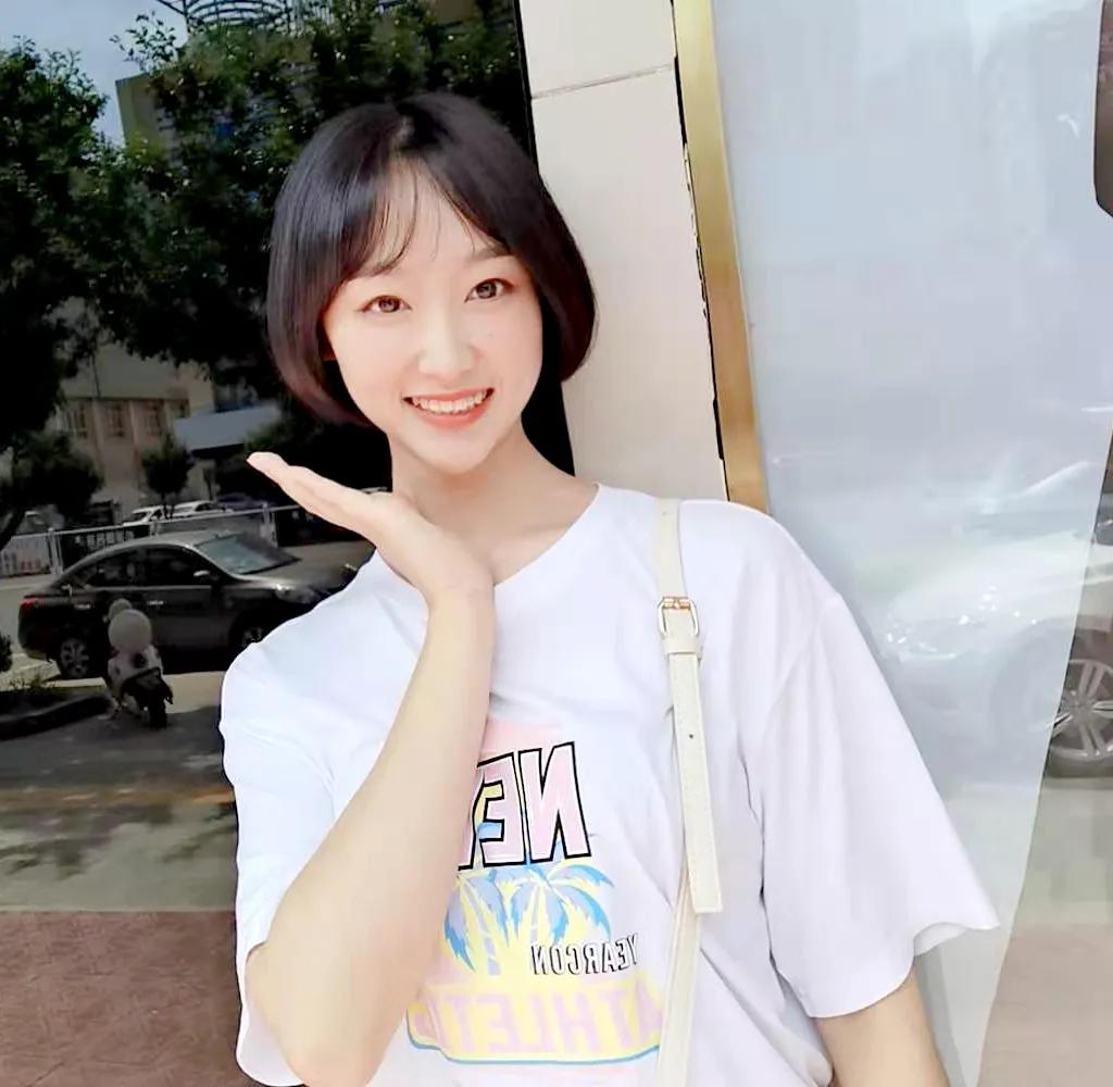 女兵入伍前后变化太大！网友：不一样的美，限