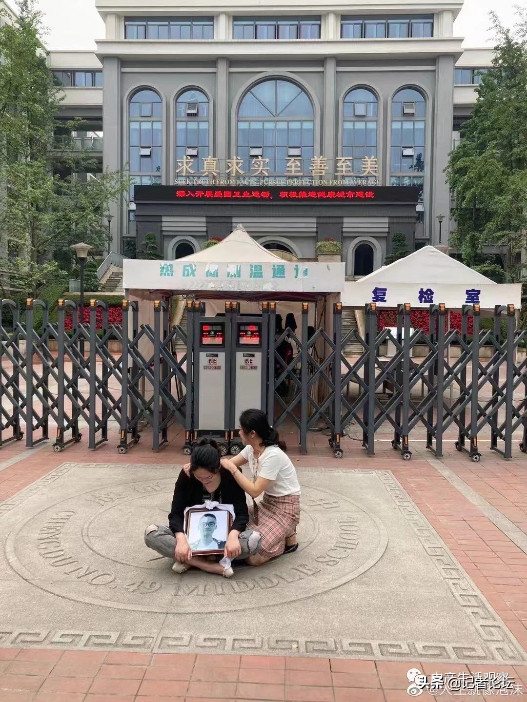高二男生学校坠亡，拒绝家长入校，成都49中到底在隐瞒什么？