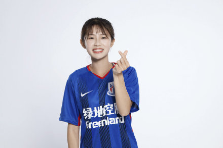 申花女足21岁球员退役，曾被誉为足坛美少女 父