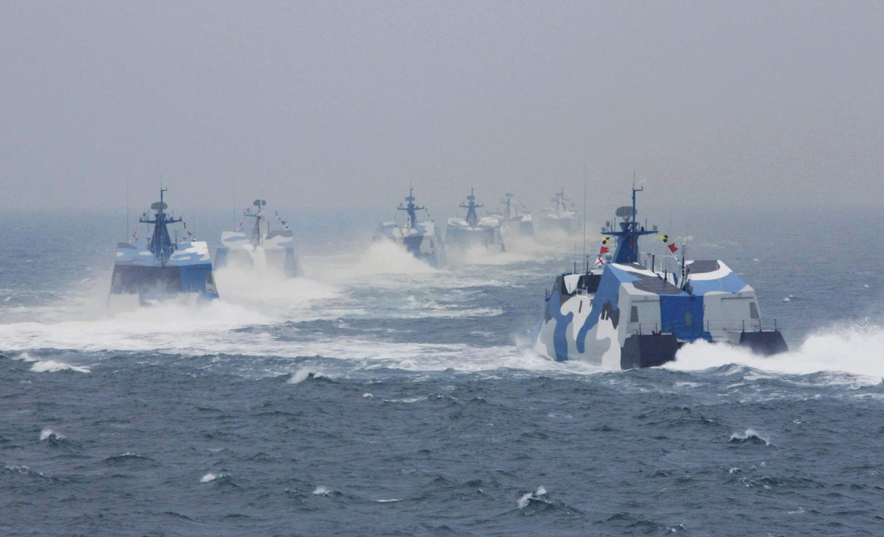 水面战舰谁是老大？022型导弹艇当仁不让，一炮可重创5000吨战舰