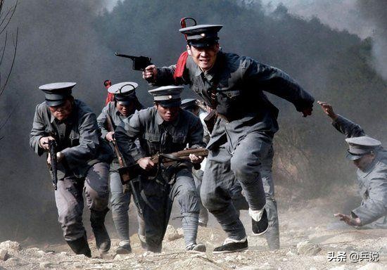 南昌起义军，2个团长不可靠，明升暗降任副师长，其一欧震