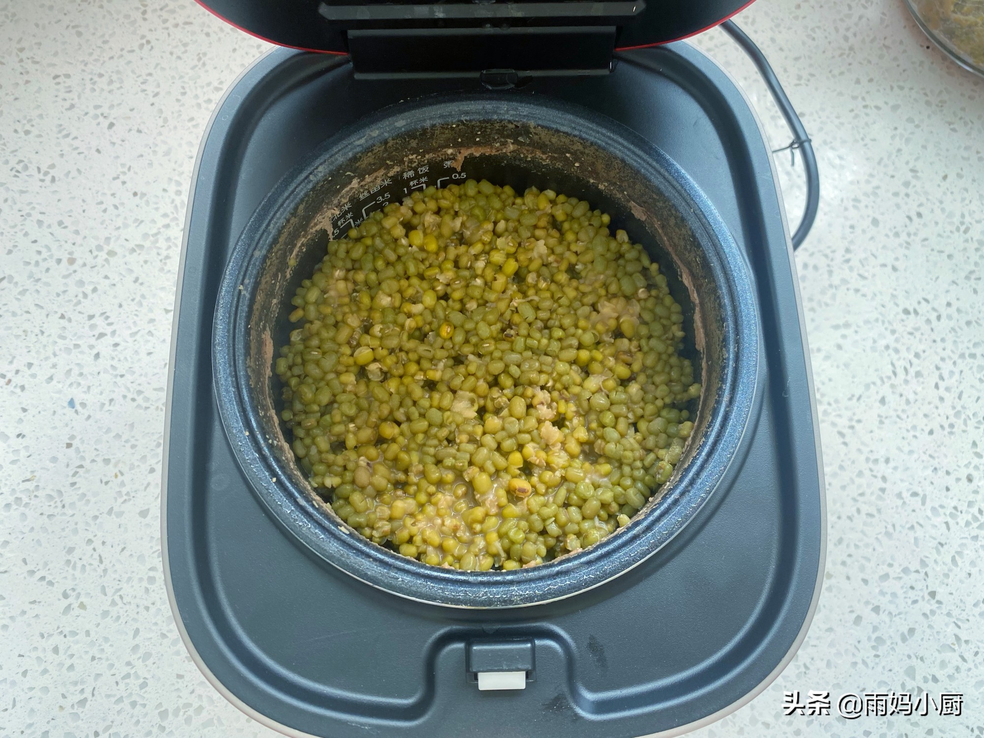 70岁老妈爱吃的绿豆饼，在家就能做，外酥里香又清甜，解暑必备