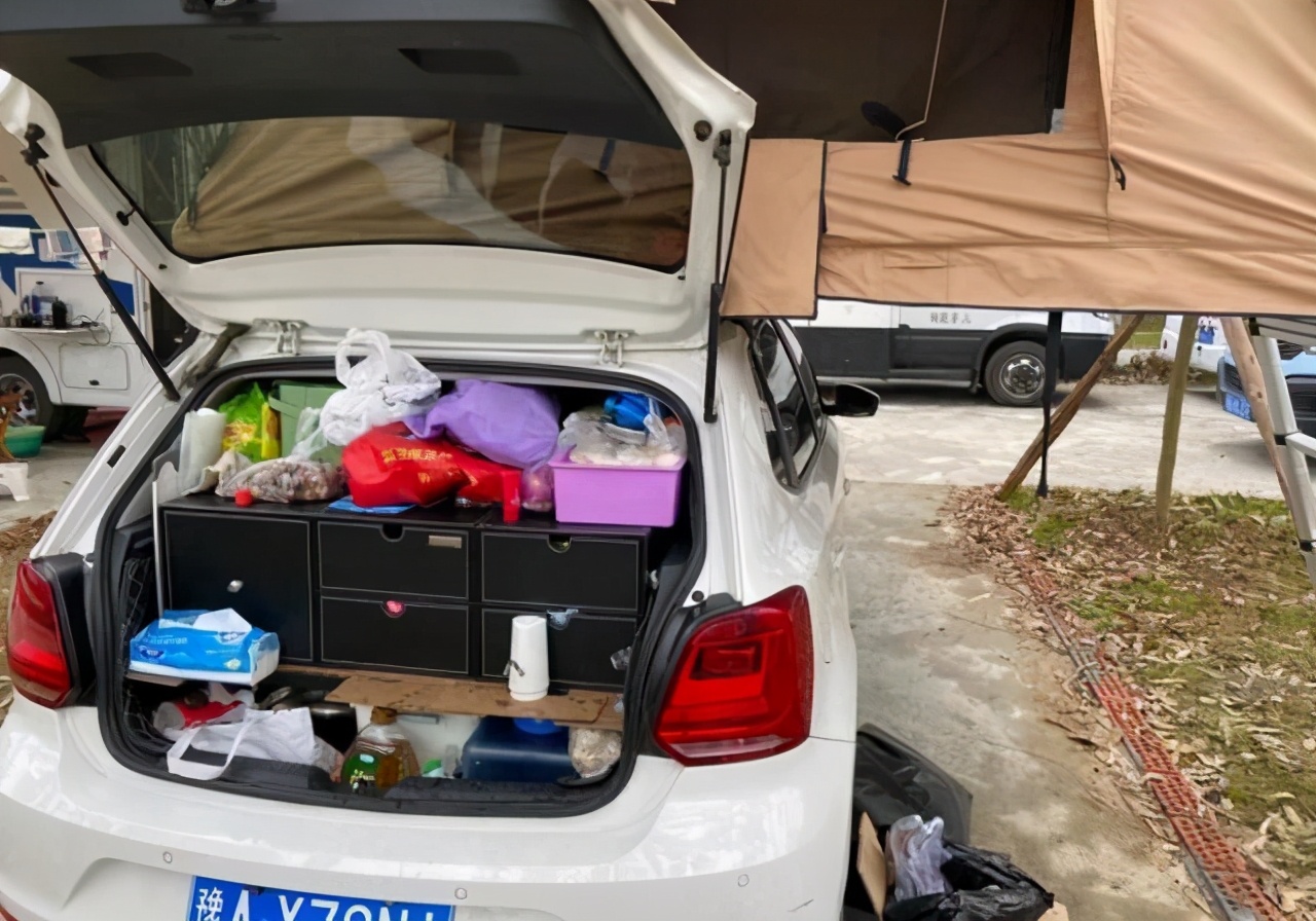 能逃■我不能离婚能逃出去56岁阿姨自驾游火了 给中年女人上一课