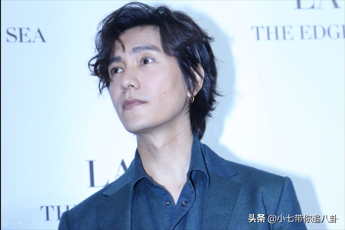 Chen Kun's son is basked in with the schoolgirl close according to