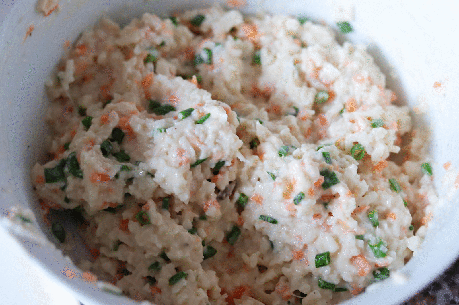 莲藕的最新吃法，不炖不炒，加入鸡蛋面粉拌一拌，出锅家人抢着吃