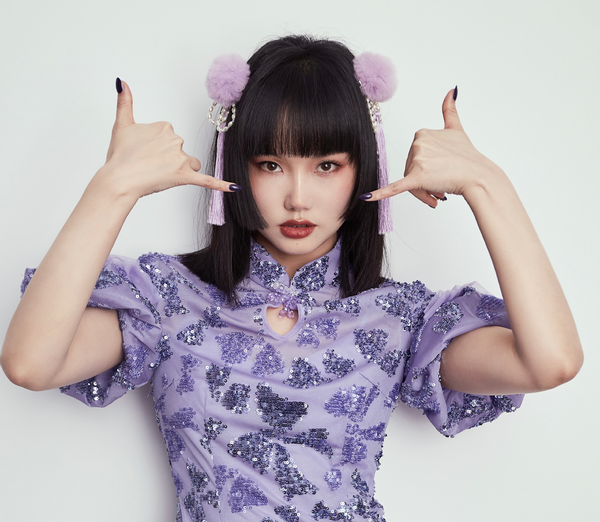 To turn over of mango stage evening party? Professional singer Huang Ling is sung by doubt holiday, li Fei right not able to read aloud fluently still laugh