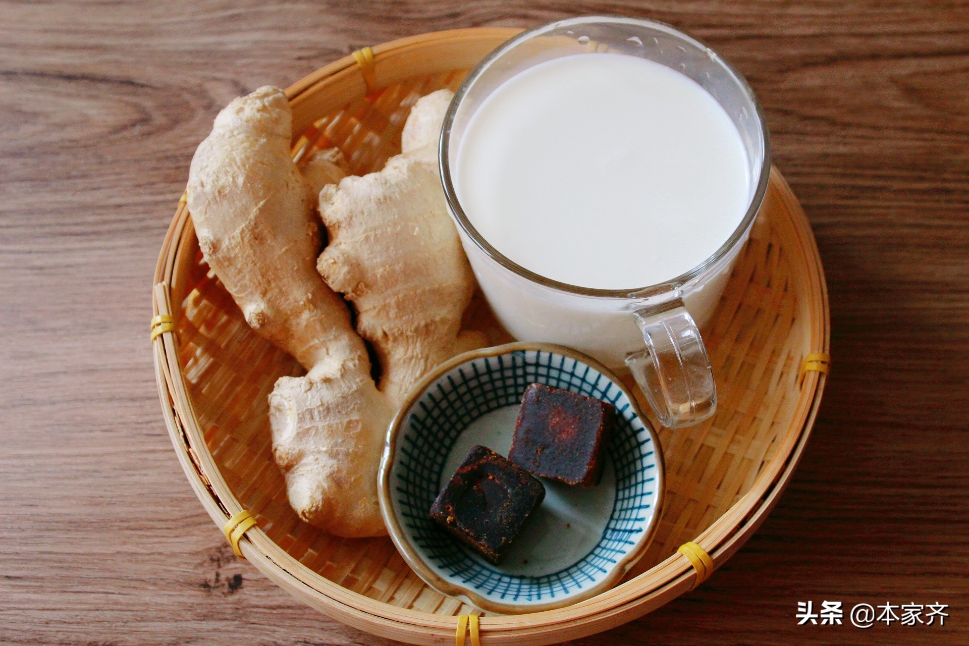 红糖姜撞奶,适合女人冬天吃的小甜品,香甜又暖胃,学会随吃随做