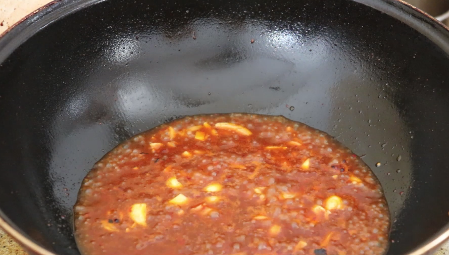 茄子好吃，但很多人卻不知道怎么做才香，這樣做出鍋超下飯
