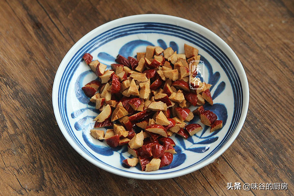 這糕點，吃一次饞一次，不用烤箱不打發，香甜軟糯，家人都愛吃