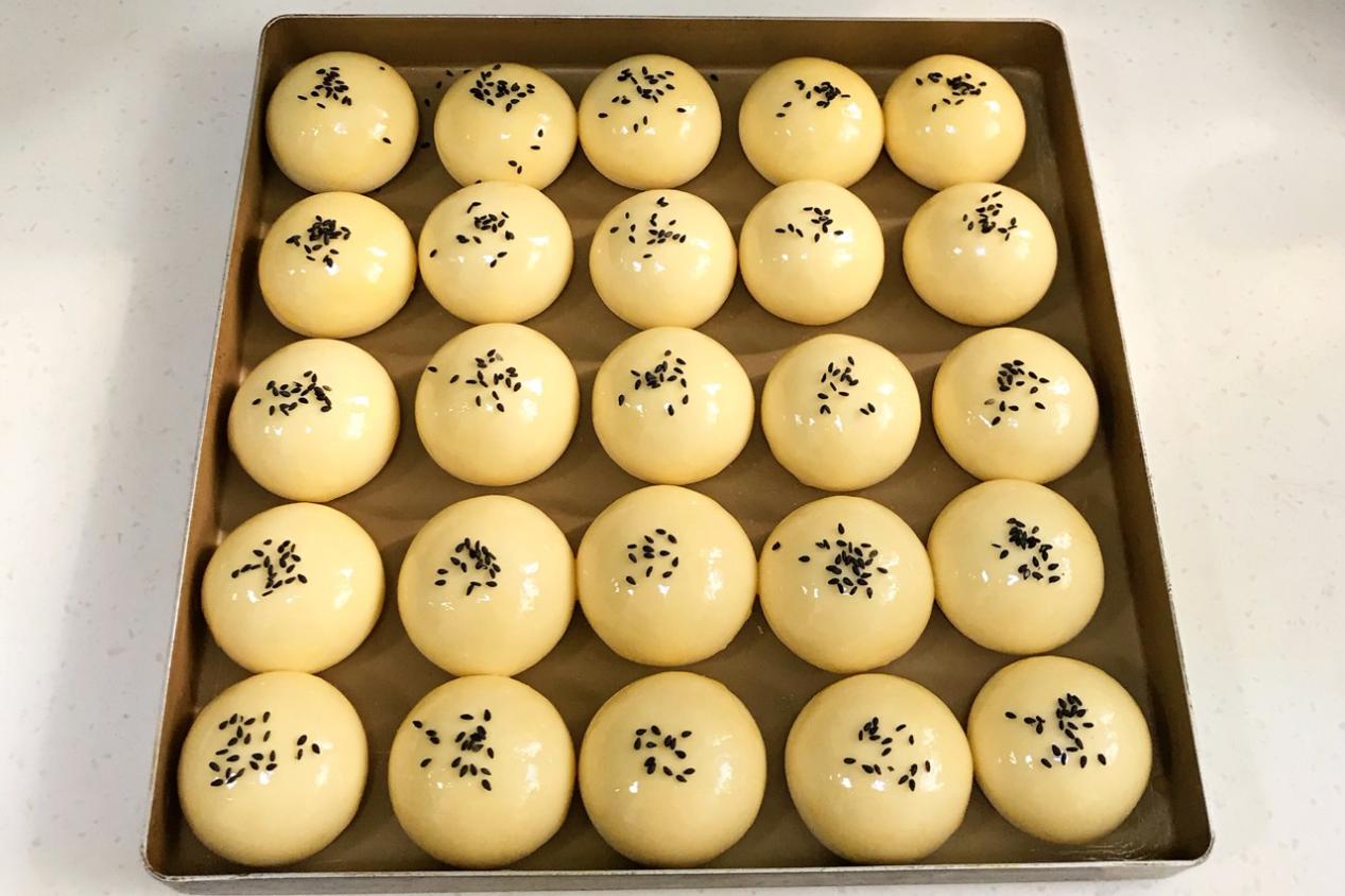 自制奶香面包，做法不难，香甜松软，比买的还好吃