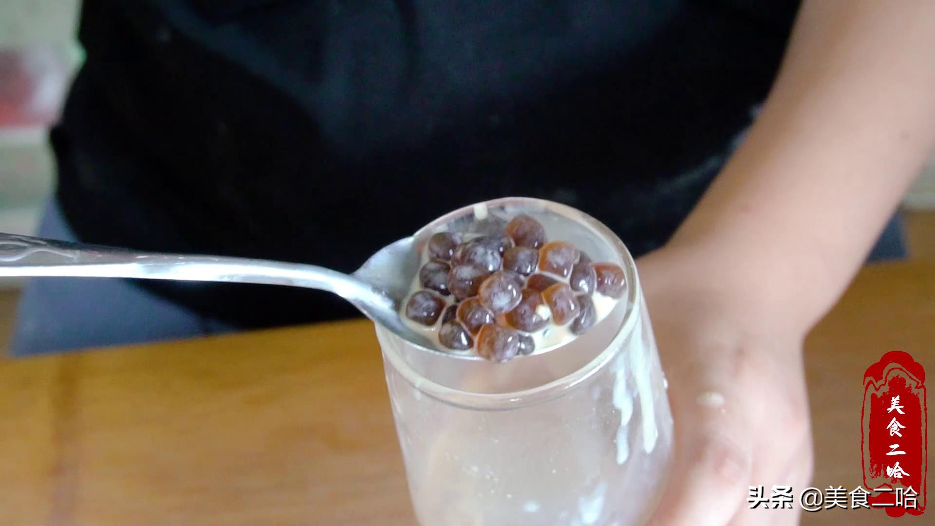 Homemade pearl milk tea, you can rub more than 200 pearls in 5 minutes. It is soft and dynamic. It is enjoyable to drink at home