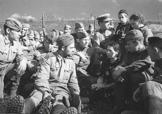 斯大林：美进南朝鲜苏就占北海道；麦克阿瑟：