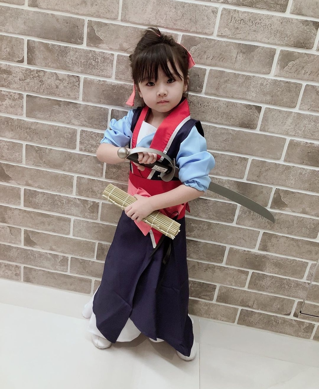 賀軍翔罕見曬女兒正臉，美寶cos花木蘭黑魔女，全程演技在線