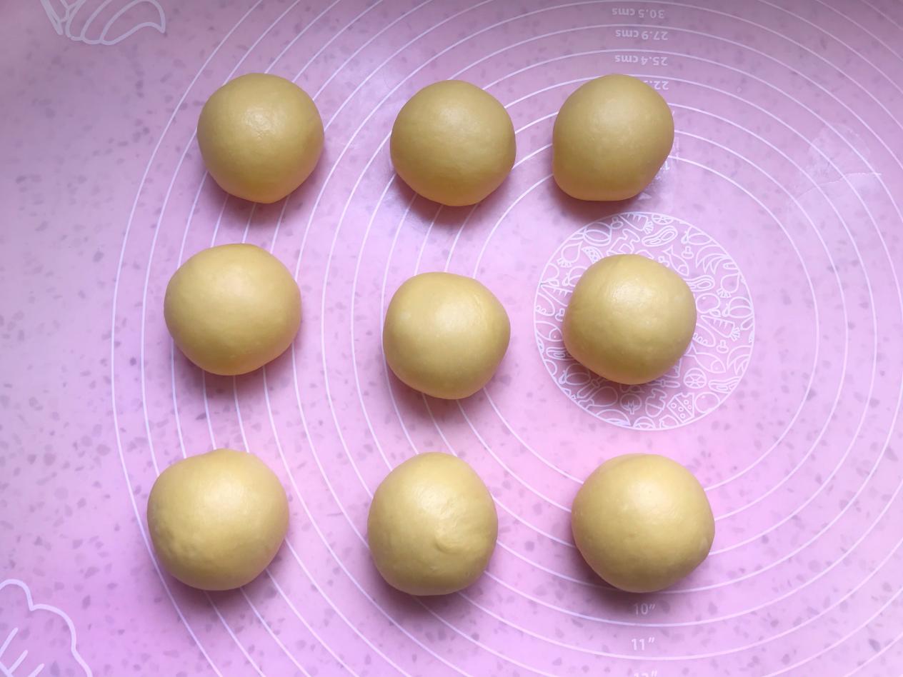 南瓜大量上市了，做个美味的南瓜面包，香甜可口，比买的好吃