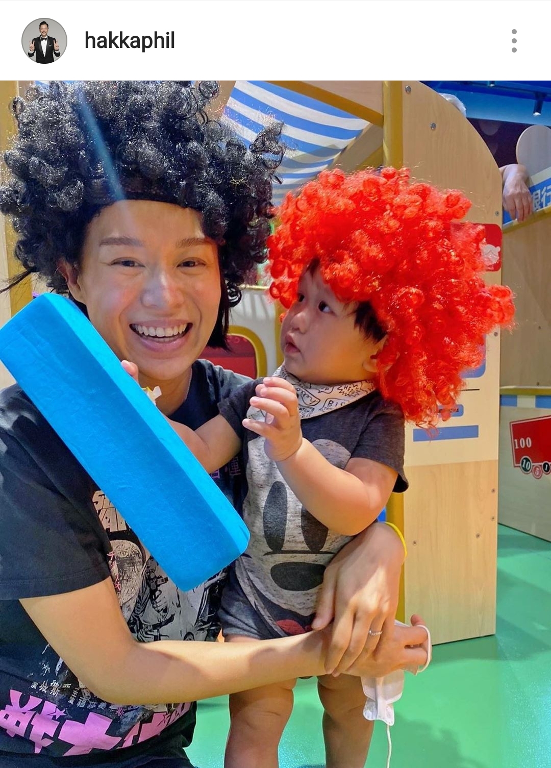 胡杏儿分享另类全家福，夫妻俩分居两地，一家四口每天视讯解相思