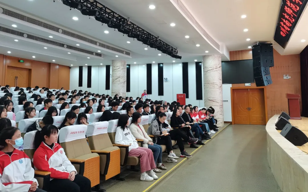 四川民生资讯 南充师范学校举行学生干部代表座谈会