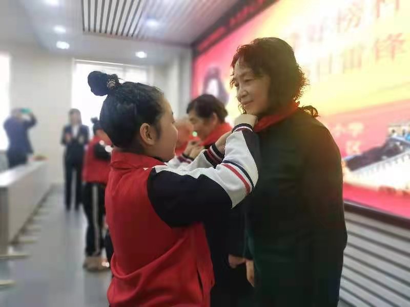 白山市：弘扬雷锋精神 争当孝心少年