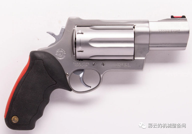 兼容手枪弹和霰弹的“判官”转轮手枪为何在美
