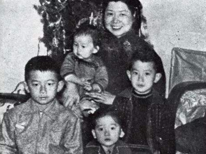 年轻貌美的戴笠秘书，嫁给51岁的“西北王”胡宗南，他有何魅力？