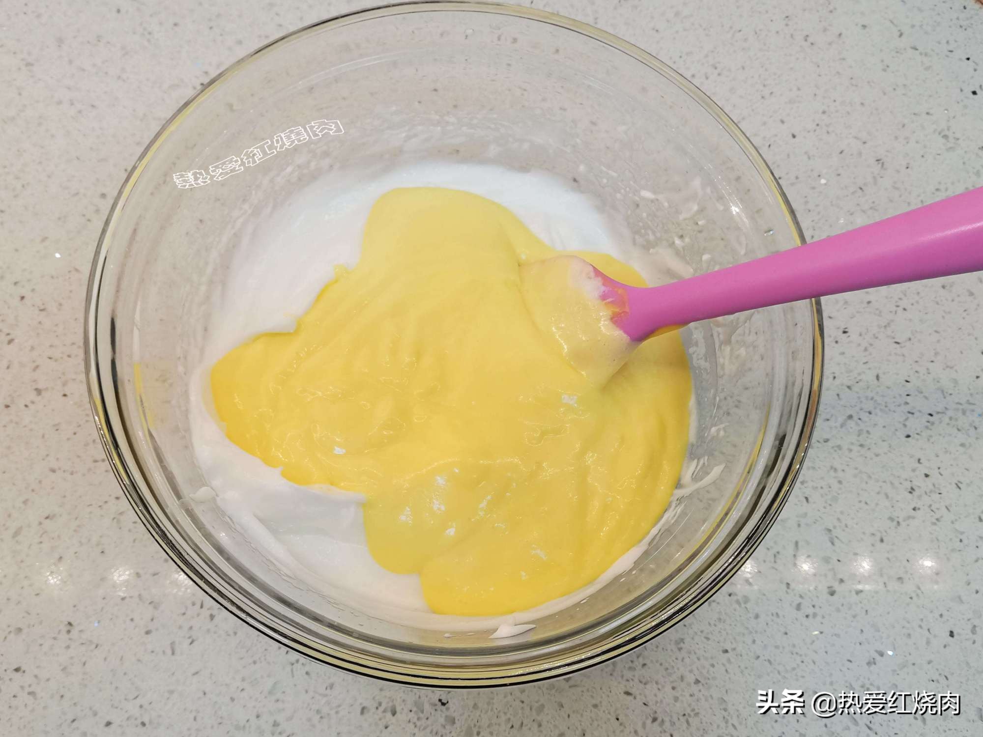 這蛋糕口感濕潤吃著不噎人，做了四次終於成功了，心得體​​會告訴你