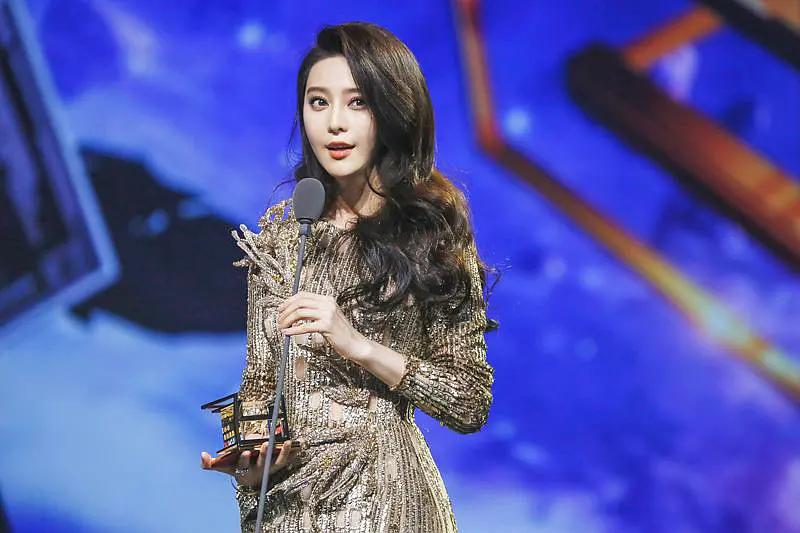 朋友圈的刘亦菲，头骨优越面部饱满流畅，范冰