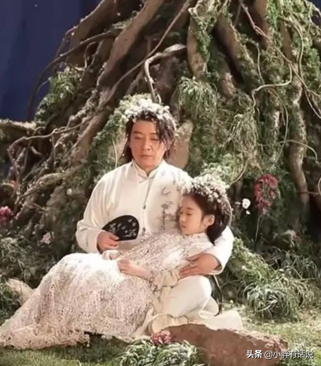 司藤 白金身份隱藏得最深 他是司藤曾寄生的大樹 小胖有話説 Mdeditor