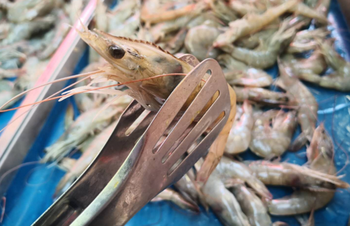 買大蝦，記住3個技巧，挑到的蝦個個質量好，鮮味足營養流失少