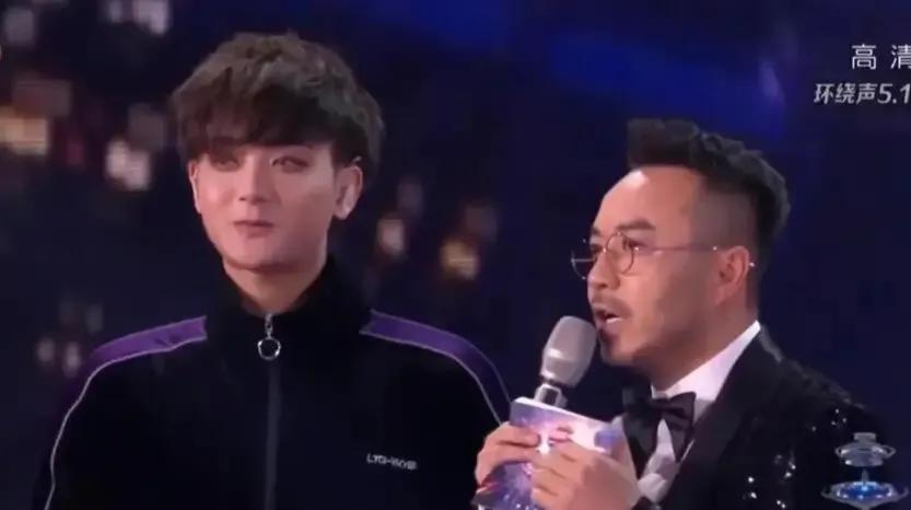 跨年晚会状况百出：汪涵不在状态，应采儿假唱